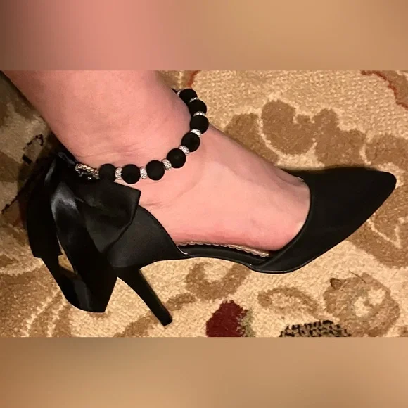 NWOT Chic Black Satin Bow Heels Velvet Beaded Rhinestone Heart Accents - Picture 7 of 7